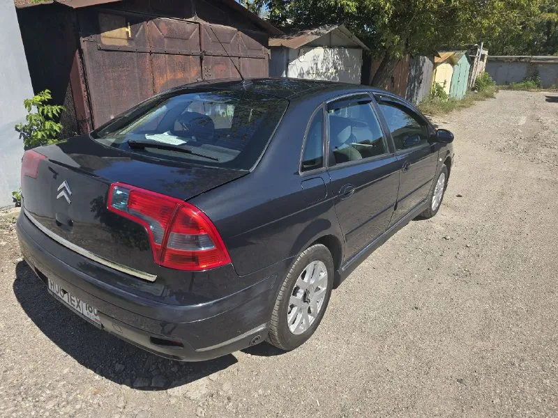 Продажа citroen c5 i рестайлинг (2006 г. ) двигатель 2.0 л (140 л. с. ) бензин пробег: 333 500 • просторный салон с высококачественной отделкой и отличной шумоизоляцией • гидропневматическая подвеска • высокий уровень безопасности • оцинкованный кузов • комплектация: климат-контроль, электропривод зеркал, датчик дождя, круиз (лимит)-контроль • коробка передач: автоматическая автомобиль находится в хорошем техническом состоянии и готов к эксплуатации. зимняя резина на дисках в комплекте. возможен торг при осмотре. для получения дополнительной информации и просмотра звоните по телефону +7949 312 9626 цена 500 000 руб. 📞 звоните: +7(949)3129626 - фотография - 5