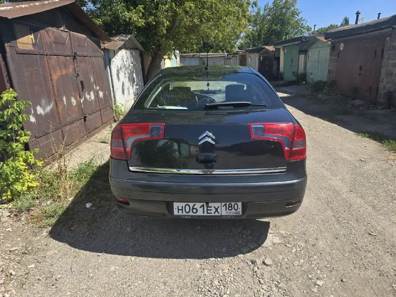 Продажа citroen c5 i рестайлинг (2006 г. ) двигатель 2.0 л (140 л. с. ) бензин пробег: 333 500 • просторный салон с высококачественной отделкой и отличной шумоизоляцией • гидропневматическая подвеска • высокий уровень безопасности • оцинкованный кузов • комплектация: климат-контроль, электропривод зеркал, датчик дождя, круиз (лимит)-контроль • коробка передач: автоматическая автомобиль находится в хорошем техническом состоянии и готов к эксплуатации. зимняя резина на дисках в комплекте. возможен торг при осмотре. для получения дополнительной информации и просмотра звоните по телефону +7949 312 9626 цена 500 000 руб. 📞 звоните: +7(949)3129626 - фотография - 6