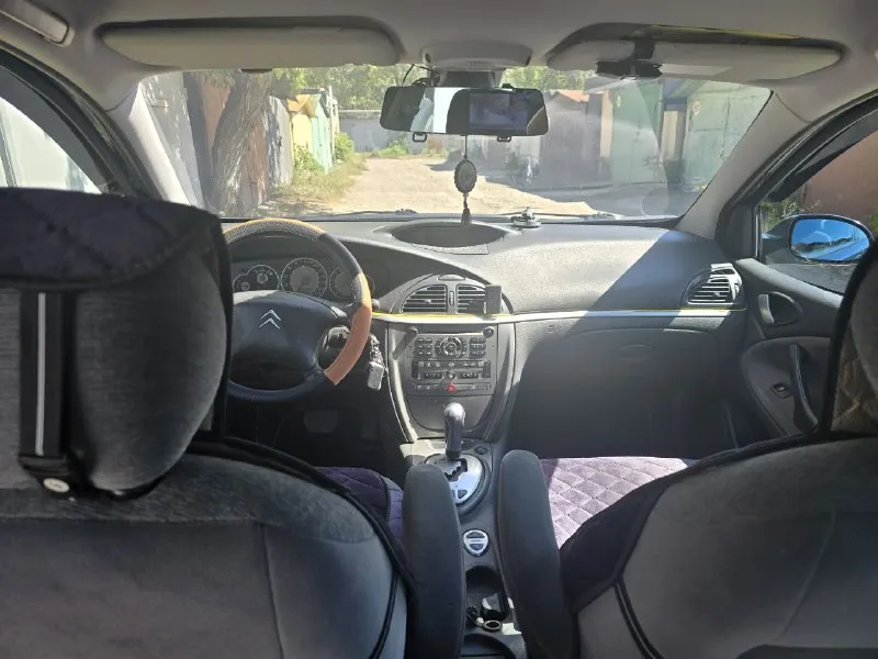 Продажа citroen c5 i рестайлинг (2006 г. ) двигатель 2.0 л (140 л. с. ) бензин пробег: 333 500 • просторный салон с высококачественной отделкой и отличной шумоизоляцией • гидропневматическая подвеска • высокий уровень безопасности • оцинкованный кузов • комплектация: климат-контроль, электропривод зеркал, датчик дождя, круиз (лимит)-контроль • коробка передач: автоматическая автомобиль находится в хорошем техническом состоянии и готов к эксплуатации. зимняя резина на дисках в комплекте. возможен торг при осмотре. для получения дополнительной информации и просмотра звоните по телефону +7949 312 9626 цена 500 000 руб. 📞 звоните: +7(949)3129626 - фотография - 8