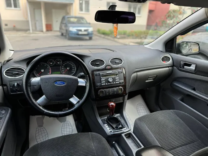🚙 ford focus 🚘 💰цена - 555.000₽ 🌍 город - мариуполь 📆 год выпуска - 2008 🛞пробег - 179.000 км ⛽️топливо - бензин ⚙️модификация- 1.6 🕹️кпп - механика 🏋🏻‍♂️собственник - да ☎️+79497368266 автомобиль в идеальном состоянии! с оригинальным пробегом 100% полностью обслужен, вложений не требует не каких техника вся на отлично. весной было сделано большое то кузов в отличном состоянии!документы абсолютно чистые доп. инфо. по телефону. abs✅ климат✅ 4 эл. подъемника ✅ подушки безопасности✅ эл. регулировка зеркал✅ 📲 tg: богдан 📞 звоните: +7(949)7368266 - фотография - 7