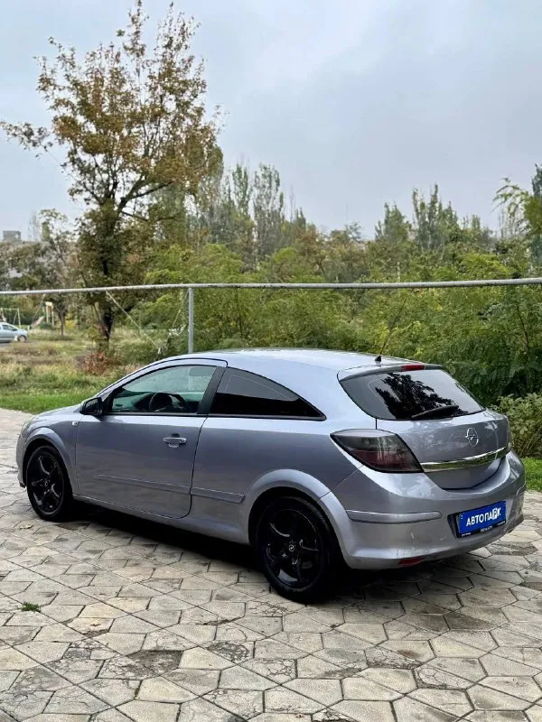 🇩🇪 opel astra h gtc 💰цена: 380 000р 🏢город: мариуполь 📅год выпуска: 2007 🗒️пробег: 286 416 км. ⚙️двигатель: 1.6 ⛽топливо: бензин ⚙️кпп: автомат 📞 телефон: +7-949-727-41-51 +7-949-551-91-52 +7-989-263-55-56 💾 описание: молодежный хэтчбек с надежным бензиновым двигателем и акпп отлично подойдет как первый автомобиль. ✅ оригинальный пробег ✅ техническая часть на 5 ✅ кузов без дтп и без коррозии ✅ отличная комплектация: - автоматическая коробка - полный электропакет - кожаный мультируль - бортовой компьютер - литые диски - кондиционер улица шевченко 269 - фотография - 4