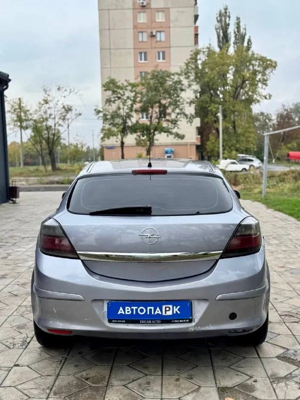 🇩🇪 opel astra h gtc 💰цена: 380 000р 🏢город: мариуполь 📅год выпуска: 2007 🗒️пробег: 286 416 км. ⚙️двигатель: 1.6 ⛽топливо: бензин ⚙️кпп: автомат 📞 телефон: +7-949-727-41-51 +7-949-551-91-52 +7-989-263-55-56 💾 описание: молодежный хэтчбек с надежным бензиновым двигателем и акпп отлично подойдет как первый автомобиль. ✅ оригинальный пробег ✅ техническая часть на 5 ✅ кузов без дтп и без коррозии ✅ отличная комплектация: - автоматическая коробка - полный электропакет - кожаный мультируль - бортовой компьютер - литые диски - кондиционер улица шевченко 269 - фотография - 5