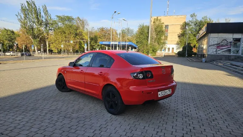 Продам mazda 3, 2007 г. , 1.6 автомат. пробег 210 тыс. , подтвержденный. по технике все хорошо - мотор работает ровно, коробка переключает мягко. по кузову есть жизненные моменты, внутри все работает - климат, эл. стеклоподъмники, подогревы сидений, парктроник. хорошая летняя резина, новый аккумулятор. по документам чистая, стоит на 180 учете - переоформление в мрэо без проблем. цена 460.000 руб, торг возле капота. посмотреть можно в центре донецка +79494522484 📲 tg: erik 📞 звоните: +7(949)4522484 - фотография - 2
