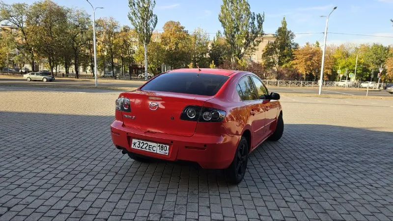 Продам mazda 3, 2007 г. , 1.6 автомат. пробег 210 тыс. , подтвержденный. по технике все хорошо - мотор работает ровно, коробка переключает мягко. по кузову есть жизненные моменты, внутри все работает - климат, эл. стеклоподъмники, подогревы сидений, парктроник. хорошая летняя резина, новый аккумулятор. по документам чистая, стоит на 180 учете - переоформление в мрэо без проблем. цена 460.000 руб, торг возле капота. посмотреть можно в центре донецка +79494522484 📲 tg: erik 📞 звоните: +7(949)4522484 - фотография - 3