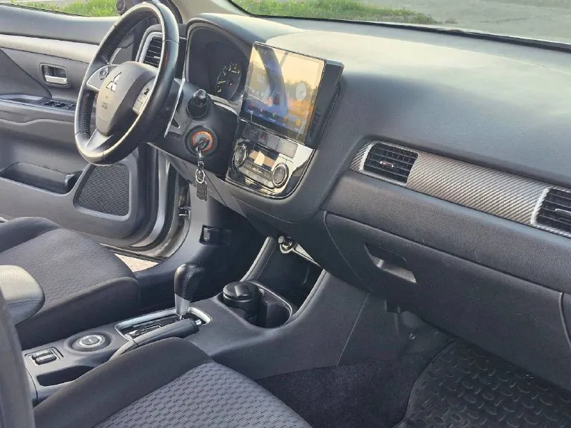Митсубиси аутлендер 2013 г. в 2.0 cvt. полный привод! 4×4! пробег оригинальный 178 000км. куплена и эксплуатируется с марта 2014 года. диллерская! попрошу не путать с пригоном из грузии! за все время у автомобиля всего один владелец!!! автомобиль очень ухожен и обслужен. не требует никаких вложений от слова совсем. полностью все работает, как и должно! салон чистый и не прокуренный. мотор не дымит не троит. по кузову без дтп и прочих неприятностей. преимущественно в родной краске!!! все подробности по телефону. юридически чистая. два ключа. переоформление без проблем. цена — 1.380 000р торг возле автомобиля возможен. тел: +79491452569 вадим. - фотография - 5