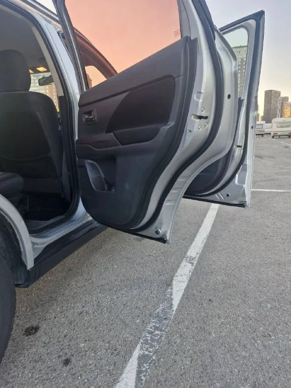 Митсубиси аутлендер 2013 г. в 2.0 cvt. полный привод! 4×4! пробег оригинальный 178 000км. куплена и эксплуатируется с марта 2014 года. диллерская! попрошу не путать с пригоном из грузии! за все время у автомобиля всего один владелец!!! автомобиль очень ухожен и обслужен. не требует никаких вложений от слова совсем. полностью все работает, как и должно! салон чистый и не прокуренный. мотор не дымит не троит. по кузову без дтп и прочих неприятностей. преимущественно в родной краске!!! все подробности по телефону. юридически чистая. два ключа. переоформление без проблем. цена — 1.380 000р торг возле автомобиля возможен. тел: +79491452569 вадим. - фотография - 7