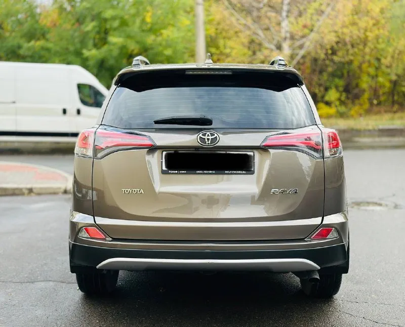 Toyota rav4 рестайлинг 2016г бензин 2.0 автомат автомобиль в хорошем состоянии не каких вложений не требует! с хорошей комплектацией! климат-контроль, круиз-контроль, мульти-руль, электра багажник, партроник, камера заднего вида, монитор, авто свет, датчик дождя, сигнализация star/line с автозапуском, и многое другое…. . с документами полный порядок!!! цена 1.885₽ все вопросы по тел +79494681080 - фотография - 5