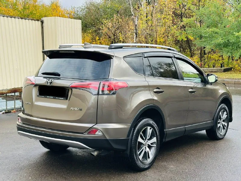 Toyota rav4 рестайлинг 2016г бензин 2.0 автомат автомобиль в хорошем состоянии не каких вложений не требует! с хорошей комплектацией! климат-контроль, круиз-контроль, мульти-руль, электра багажник, партроник, камера заднего вида, монитор, авто свет, датчик дождя, сигнализация star/line с автозапуском, и многое другое…. . с документами полный порядок!!! цена 1.885₽ все вопросы по тел +79494681080 - фотография - 6