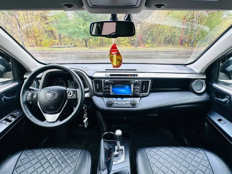 Toyota rav4 рестайлинг 2016г бензин 2.0 автомат автомобиль в хорошем состоянии не каких вложений не требует! с хорошей комплектацией! климат-контроль, круиз-контроль, мульти-руль, электра багажник, партроник, камера заднего вида, монитор, авто свет, датчик дождя, сигнализация star/line с автозапуском, и многое другое…. . с документами полный порядок!!! цена 1.885₽ все вопросы по тел +79494681080 - фотография - 8