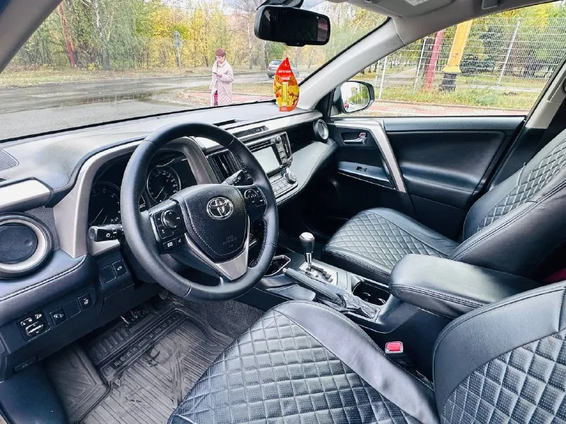 Toyota rav4 рестайлинг 2016г бензин 2.0 автомат автомобиль в хорошем состоянии не каких вложений не требует! с хорошей комплектацией! климат-контроль, круиз-контроль, мульти-руль, электра багажник, партроник, камера заднего вида, монитор, авто свет, датчик дождя, сигнализация star/line с автозапуском, и многое другое…. . с документами полный порядок!!! цена 1.885₽ все вопросы по тел +79494681080 - фотография - 9