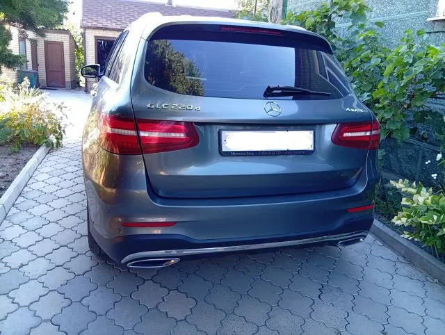 Продажа в днр осмотр город донецк mercedes glc-класс год выпуска: 2019 двигатель: дизель, 2.1 л коробка передач : привод: 4wd цвет: серый пробег : 146 000 км в дтп не участвовал, родной пробег, родной окрас, все во время обслуживалось. цена: 3350000 рублей +79494082091 или телеграм +79495101524 📞 звоните: +7(949)4082091 - фотография - 3