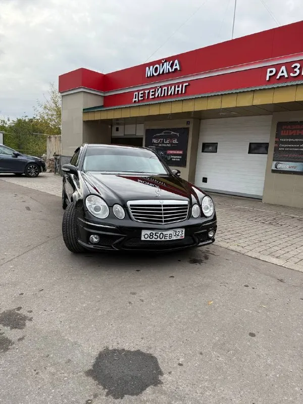 Продам mercedes 211 2005 года, 2/2 механика, в отличном состоянии, салон- кожа рыжиков по кузову нет пробег 350 вечный двигатель датчики дождя, электро-сидения новый магнитофон в дополнение два оригинальных бампера ( передний и задний) дверь 1 комплект дисков на резине +79493080800 александр 📞 звоните: +7(949)3080800 - фотография - 2