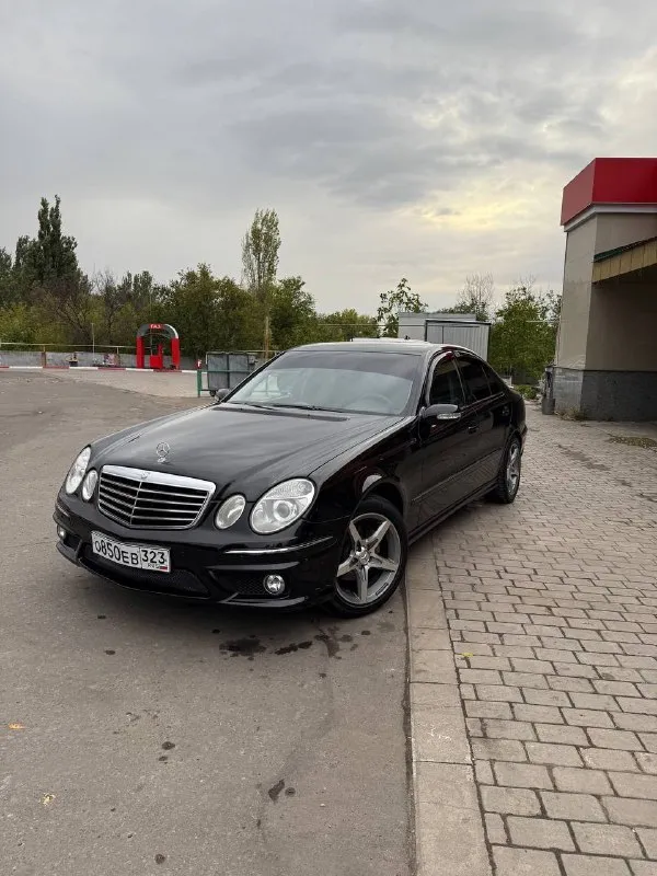 Продам mercedes 211 2005 года, 2/2 механика, в отличном состоянии, салон- кожа рыжиков по кузову нет пробег 350 вечный двигатель датчики дождя, электро-сидения новый магнитофон в дополнение два оригинальных бампера ( передний и задний) дверь 1 комплект дисков на резине +79493080800 александр 📞 звоните: +7(949)3080800 - фотография - 5