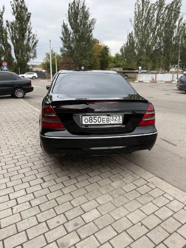 Продам mercedes 211 2005 года, 2/2 механика, в отличном состоянии, салон- кожа рыжиков по кузову нет пробег 350 вечный двигатель датчики дождя, электро-сидения новый магнитофон в дополнение два оригинальных бампера ( передний и задний) дверь 1 комплект дисков на резине +79493080800 александр 📞 звоните: +7(949)3080800 - фотография - 6