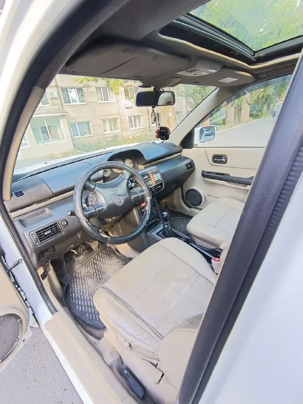 Продам nissan икстреил т-30, турбо 2.2 в хорошем состоянии, на полном ходу, кожаный салон, климат контроль, музыка, сигнализация, понарамная крыша, полный электро пакет, документы в порядке, стоят красивые диски на хорошей резине, джип обслужен готов к зиме, зимние колёса тоже есть, +79493958604 донецк, цена 600 тыс. руб. 📞 звоните: +7(949)3958604 - фотография - 3