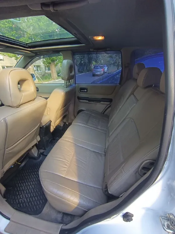 Продам nissan икстреил т-30, турбо 2.2 в хорошем состоянии, на полном ходу, кожаный салон, климат контроль, музыка, сигнализация, понарамная крыша, полный электро пакет, документы в порядке, стоят красивые диски на хорошей резине, джип обслужен готов к зиме, зимние колёса тоже есть, +79493958604 донецк, цена 600 тыс. руб. 📞 звоните: +7(949)3958604 - фотография - 4