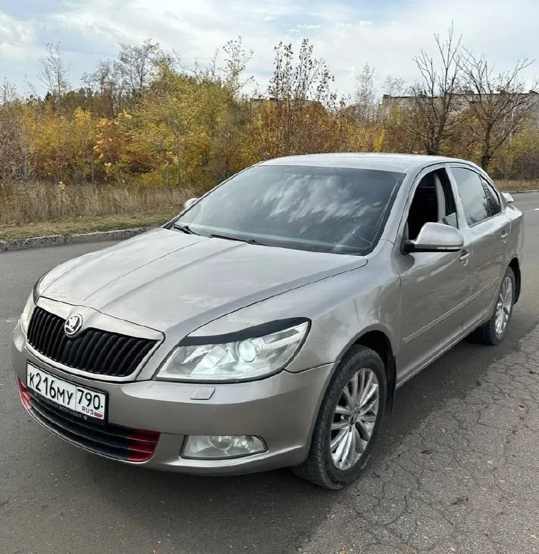 Цена 💥 770 000 руб 🔥 продам skoda octavia 2011 года мотор 1.8 бензин коробка автомат автомобиль на полном ходу за всю историю 2 владельца пробег 210 000 км мотор работает хорошо коробка не пинает едет достойно по кузову целая, гнили, рыжиков нет хорошая резина, музыка, мультируль по ходовой всё нормально, не стучит с документами полный порядок г донецк цена 💥 770 000 руб 🔥 +79493198433 - фотография - 2