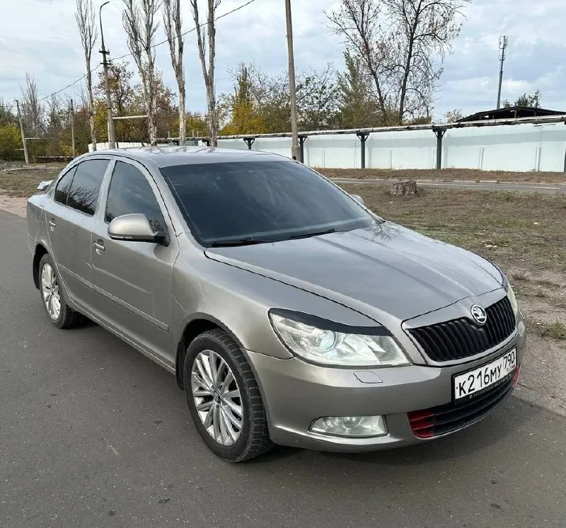 Цена 💥 770 000 руб 🔥 продам skoda octavia 2011 года мотор 1.8 бензин коробка автомат автомобиль на полном ходу за всю историю 2 владельца пробег 210 000 км мотор работает хорошо коробка не пинает едет достойно по кузову целая, гнили, рыжиков нет хорошая резина, музыка, мультируль по ходовой всё нормально, не стучит с документами полный порядок г донецк цена 💥 770 000 руб 🔥 +79493198433 - фотография - 3