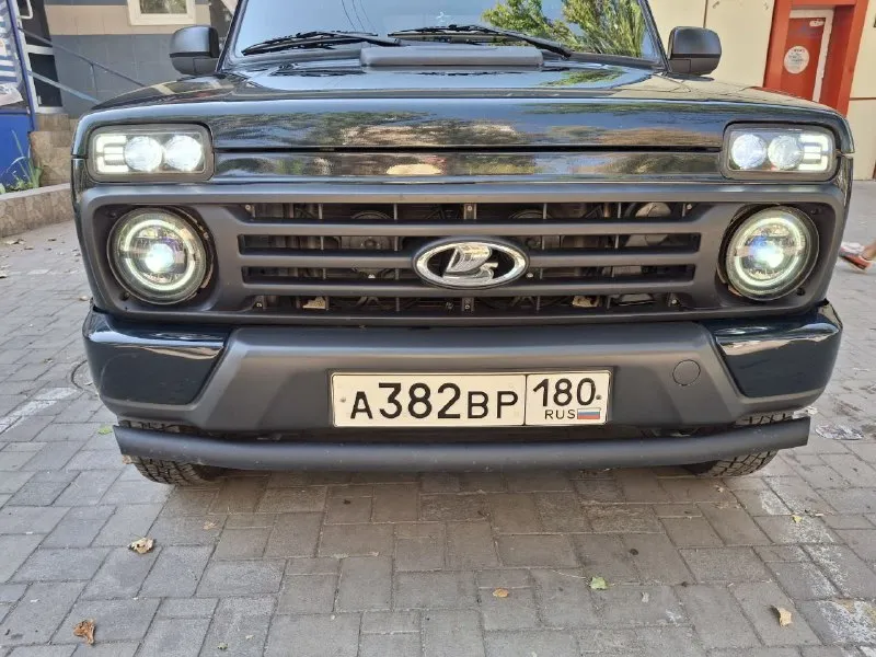 Продам niva (нива), в эксплуатации с 2024 года, в отличном состоянии! пробег всего 18 000 км, родной, один собственник. автомобиль ухожен, работает как часы, вложений не требует. комплектация: кондиционер, подогрев сидений, электрозеркала, кожаный руль, установлена качественная музыка и bluetooth-магнитола, замена оптики на диодную + диодная балка на крыше, сигнализация с автозапуском, иммобилайзер, кнопка start/stop, защита бампера и пороги все заводские комплектующие в наличии и отдам в комплекте. цена: 1.000.000р. торг у капота +79493401753 - фотография - 4