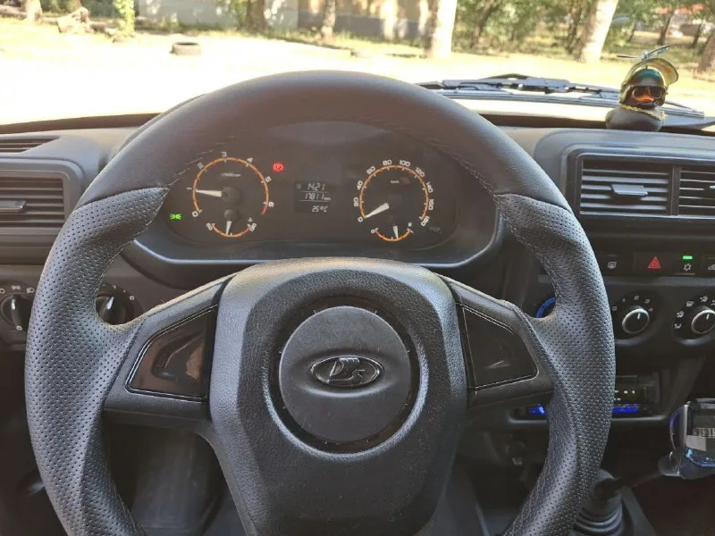 Продам niva (нива), в эксплуатации с 2024 года, в отличном состоянии! пробег всего 18 000 км, родной, один собственник. автомобиль ухожен, работает как часы, вложений не требует. комплектация: кондиционер, подогрев сидений, электрозеркала, кожаный руль, установлена качественная музыка и bluetooth-магнитола, замена оптики на диодную + диодная балка на крыше, сигнализация с автозапуском, иммобилайзер, кнопка start/stop, защита бампера и пороги все заводские комплектующие в наличии и отдам в комплекте. цена: 1.000.000р. торг у капота +79493401753 - фотография - 6