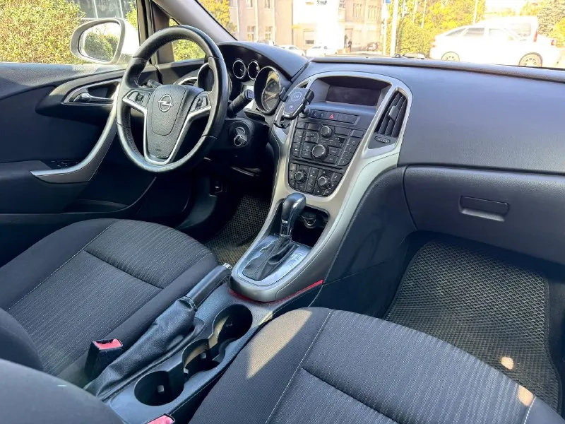 Opel astra год выпуска: 2012 двс: 1.6 кпп: автомат пробег: 151 000 км ✅оригинальный пробег ✅технически исправен и обслужен стоимость: 870 000₽ возможна продажа в кредит осмотр в донецке, калининский район 📞 +79496993190 - фотография - 6