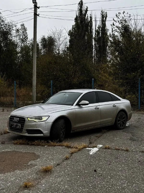 В продаже audi a6 c7 2011 года цена 1.250.000🍋 данного автомобиля 2.0 tfsi (gen 3). не дымит, не троит, работает как часики. пробег :218 тысяч км. коробка без пинков и дерганий. ходовая часть в идеале. автомобиль в отличном состоянии комплектация : ~климат контроль 2-х зонный ~круиз контроль ~датчик дождя, датчик света ~голосовое управление ~5 режимов езды (спорт, комфорт и т. д) ~autohold ~start/stop резина зима/лето по машине проведено много работ, вложено много денег и сил, наряды работ присутствуют. есть одна ошибка ( на машину никак не влияет). писать могу очень много еще, все расскажу при встрече. осмотр :г донецк - макеевка. номер телефона +79495195303 без торга, цена адекватная. 📞 звоните: +7(949)5195303 - фотография - 1