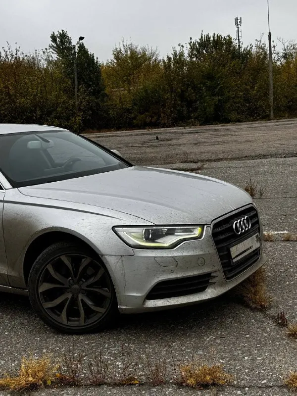 В продаже audi a6 c7 2011 года цена 1.250.000🍋 данного автомобиля 2.0 tfsi (gen 3). не дымит, не троит, работает как часики. пробег :218 тысяч км. коробка без пинков и дерганий. ходовая часть в идеале. автомобиль в отличном состоянии комплектация : ~климат контроль 2-х зонный ~круиз контроль ~датчик дождя, датчик света ~голосовое управление ~5 режимов езды (спорт, комфорт и т. д) ~autohold ~start/stop резина зима/лето по машине проведено много работ, вложено много денег и сил, наряды работ присутствуют. есть одна ошибка ( на машину никак не влияет). писать могу очень много еще, все расскажу при встрече. осмотр :г донецк - макеевка. номер телефона +79495195303 без торга, цена адекватная. 📞 звоните: +7(949)5195303 - фотография - 4