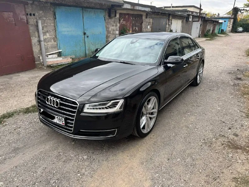 В продаже отличный автомобиль бизнес класса, audi a8 long 3.0 tfsi, 2015 года. состояние около идеальное, двигатель и акпп идеально, рестайлинг двс crea модернизированный и без проблемный, коробка zf8hp шикарно работает с огромным запасом прочности. полностью обслужена и не требует каких либо вложений, масла во всех агрегатах относительно недавно менялись, тормозная система новая в круг zimmerman. ошибок и прочих дефектов нет. автомобиль без дтп, полностью в заводском окрасе (за исключением одного пятна на крыле), стекла все оригинал даже лобовое (есть пару сколов ремонтных). обслуживание строго раз в 7,5 тыс км. только качественными расходниками. сиденья просто шикарные, огромное количество настроек, вентиляция и подогревы на всех сиденьях. матричные фары - свет изумительный. пробег у авто в основном трассовый. по остальным вопросам звоните. тел. +79498090909 цена 2.300.000₽ 📲 tg: @andrekorne 📞 звоните: +7(949)8090909 - фотография - 1
