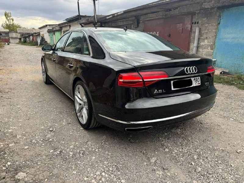 В продаже отличный автомобиль бизнес класса, audi a8 long 3.0 tfsi, 2015 года. состояние около идеальное, двигатель и акпп идеально, рестайлинг двс crea модернизированный и без проблемный, коробка zf8hp шикарно работает с огромным запасом прочности. полностью обслужена и не требует каких либо вложений, масла во всех агрегатах относительно недавно менялись, тормозная система новая в круг zimmerman. ошибок и прочих дефектов нет. автомобиль без дтп, полностью в заводском окрасе (за исключением одного пятна на крыле), стекла все оригинал даже лобовое (есть пару сколов ремонтных). обслуживание строго раз в 7,5 тыс км. только качественными расходниками. сиденья просто шикарные, огромное количество настроек, вентиляция и подогревы на всех сиденьях. матричные фары - свет изумительный. пробег у авто в основном трассовый. по остальным вопросам звоните. тел. +79498090909 цена 2.300.000₽ 📲 tg: @andrekorne 📞 звоните: +7(949)8090909 - фотография - 2