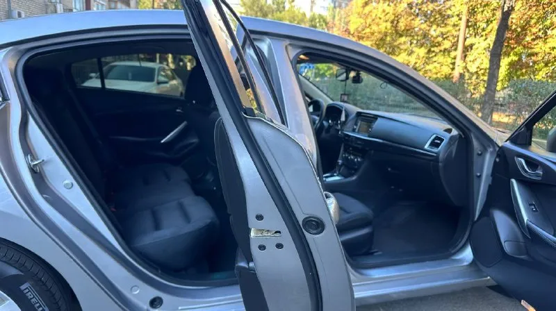 Здравствуйте! продаю автомобиль mazda 6! автомобиль 2013 года выпуска, куплен в феврале 2014 года, единственный хозяин, оригинальный пробег! двигатель, коробка и подвеска в отличном состоянии! технически автомобиль полностью обслужен. (замена масла двигателя, масляного, воздушного фильтров, сайлентблоков передних нижних рычагов, по кузову для своих лет выглядит отлично. езжу каждый день поменял освещение на светодиодные линзы bi-led (очень доволен, с галогеном ездить было невозможно). возможен разумный торг у капота. продаю в связи с покупкой нового автомобиля цена 1,350.000 все остальные вопросы по телефону 8 (949) 339-59-62 - фотография - 6