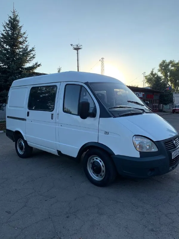 Продам газель соболь 2004 г. с 2012 года в одних руках. автомобиль в хорошем состоянии, двигатель 405 инжектор и ходовая в порядке, редуктор не гудит не воет, коробка переключает отлично посторонних шумов нет, рама вся целая, днище, арки пороги все целое, остекление все заводское, гидро-усилитель руля работает исправно, за все время существования 2 хозяина, резина новая не проехала и 1000 км, переоформление без проблем документы в порядке, магнитола aux, usb, цена данного авто 545000 т. р торг реальному покупателю у капота. контакты для связи: +7949-521-31-10 +7949-329-65-85 осмотр г. харцызск. так же если не дозвонитесь на этом номере есть телеграмм, всем удачи 👍 - фотография - 2