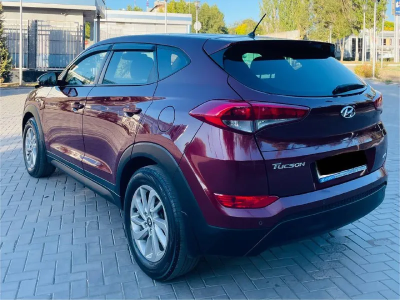 Hyundai tucson рейсталинг lux max эксплуатация с 2017 года двигатель 2.0 бензин коробка автоматическая пробег родной 116 тыс км. автомобиль в хорошем состоянии живой !!! в ближайшем времени не требует вложений !!! пред максимальная комплектация, ухоженный салон достойный, датчики света, и дождя, подогревы всех сидений, подогрев зеркал и стекл, полный электропакет, большая мультимедиа, блютус громкая связь, новые летние шины, два пульта два ключа, и многое другое ! с документами полный порядок, могу присутствовать в мрэо для полного переоформления, автотека полностью зелень 🌿 продажа авто г. донецк цена за достойное авто 1645:000 ₽ срочно нужны финансы срочно срочно цена на один день такая таких авто единицы достойный срочная продажа очень срочно остальные вопросы по номеру +79493969855 ростислав - фотография - 4
