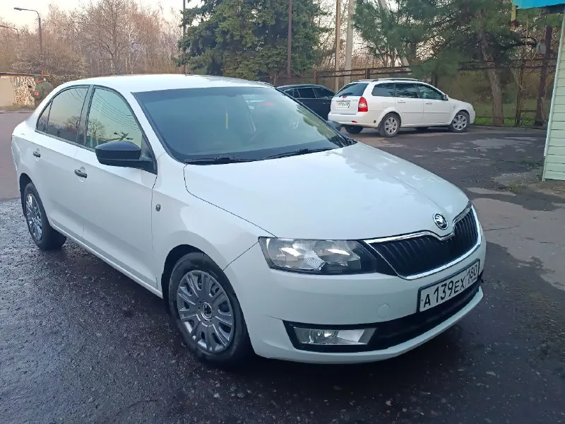 Продам шкоду рапид. год выпуска 2017.коробка передач механика. двигатель 1.6мра. .пробег 216тыс. км.... - фотография