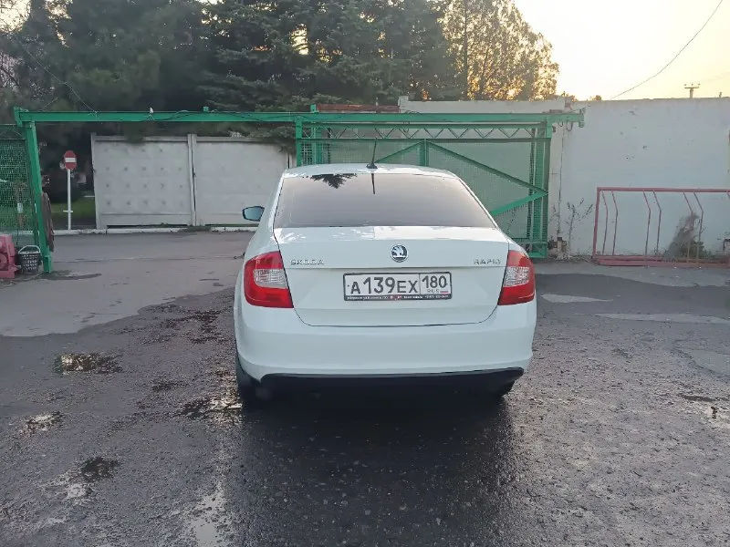 Продам шкоду рапид. год выпуска 2017.коробка передач механика. двигатель 1.6мра. .пробег 216тыс. км. цена 900тыс. руб. конт. тел +79944876914 - фотография - 3