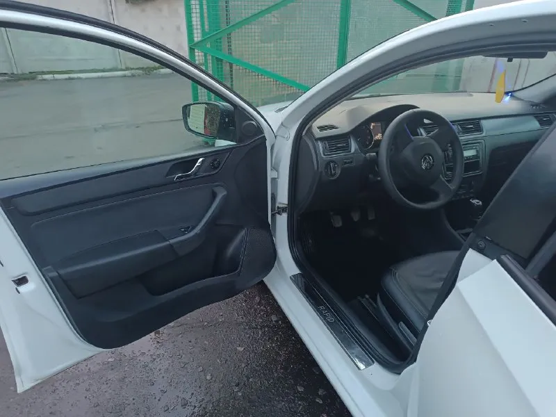 Продам шкоду рапид. год выпуска 2017.коробка передач механика. двигатель 1.6мра. .пробег 216тыс. км. цена 900тыс. руб. конт. тел +79944876914 - фотография - 8