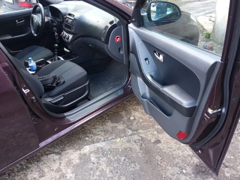Продам авто hyundai elantra мотор 1.6 цена: 530 000 торг год выпуска: 2007 город: донеце автомобиль в хорошем состояние. салон чистый, ухоженный. по двигателю и коробке никаких проблем нет. один ключ, электро стеклоподъемники, подогрев сидений, кондиционер, все работает. то проходила всегда по регламенту, доедет куда угодно. хорошая резина. гнили и рыжиков нет. с документами полный порядок, юридически без ограничений, полное переоформление. +7 (949) 4599686 - фотография - 2