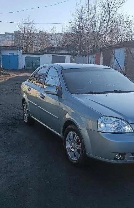 Продам личный авто lacetti 1.4 кпп механика двигатель в порядке пробег 200000км 8000км назад заменён грм, помпа, ролик масло свежее по ходовой в порядке печка жарит, кондиционер холодит есть незначительные недочеты по кузову, касаемые покраски, не критично машина уже на местном учёте, проблем с переоформлением не будет цена 500.000₽ торг уместен +79493697104 - фотография - 6