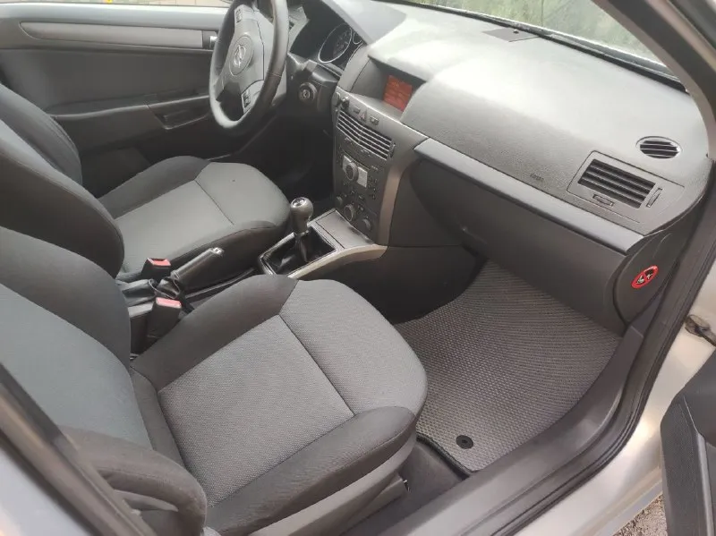 Продажа в днр продаю opel astra h 2005 год выпуска я собственник с родным пробегом в 238 000 км. машина в достойном состоянии с полным переоформлением 630000₽ осмотр донецк. +79494702665 - фотография - 7