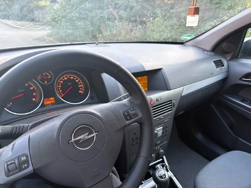Продажа в днр продаю opel astra h 2005 год выпуска я собственник с родным пробегом в 238 000 км. машина в достойном состоянии с полным переоформлением 630000₽ осмотр донецк. +79494702665 - фотография - 9