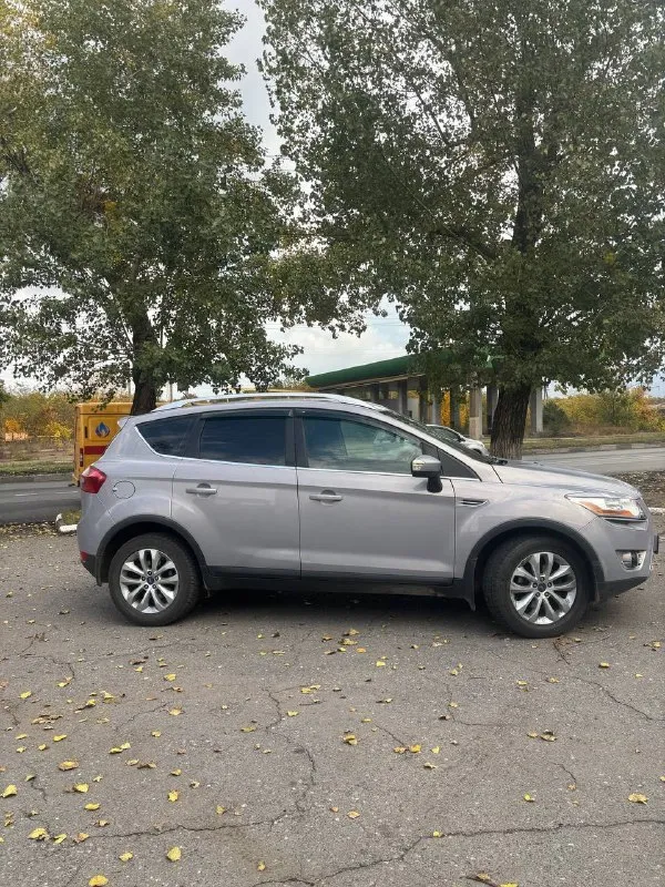 Продам ford kuga 2011года. передний привод. 2.0t diesel работает отлично, замена грм, помпы роликов, обслужен. коробка 6 -ти ступенчатый автомат, надёжный. два комплекта колёс, два ключа, два хозяина. климат контроль, круиз контроль, подогрев сидений. цена: 1🍋₽ алчевск, +79591416449 📞 звоните: +7(959)1416449 - фотография - 2