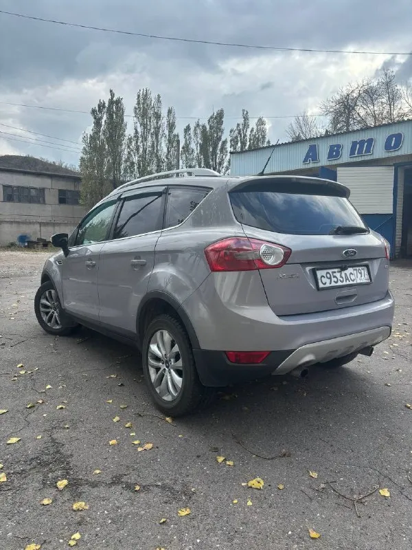 Продам ford kuga 2011года. передний привод. 2.0t diesel работает отлично, замена грм, помпы роликов, обслужен. коробка 6 -ти ступенчатый автомат, надёжный. два комплекта колёс, два ключа, два хозяина. климат контроль, круиз контроль, подогрев сидений. цена: 1🍋₽ алчевск, +79591416449 📞 звоните: +7(959)1416449 - фотография - 5
