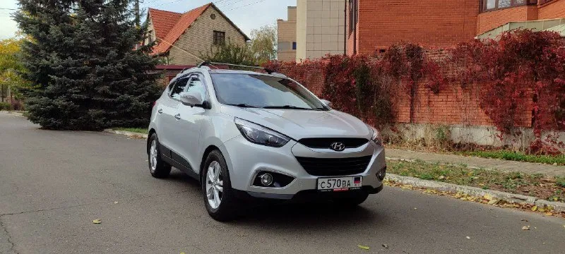 🎁 продам hyundai ix35 (💯родной пробег 205 тыс. ) 2,0 автомат 2010г. бензин, полный привод. 🔘я 2 собственник (любые проверки на сто за ваш счёт) ✅автомат в идеальном состояние ( переключается без пинков и задиров) ✅двигатель и ходовка без нареканий на твердую 5. на 180 тыс. км был сделан капитальный ремонт двигателя. за автомобилем очень следили, масло менялось каждые 7-8 тыс. км. относились бережно - девушка ездила на работу и в садик. автомобиль обслуживался на фирменном сто. есть наряды на каждое то. предмаксимальная комплектация магнитола 360° 🔘причина продажи покупка нового автомобиля. 🔘отдам комплект зимней резины bridgestone. 🌆 донецк, ленинский р-н 1 млн. 400 тыс. ₽ (торг хорошим людям) ☎ +79493087133 📲 tg: @veruvdiamond 📞 звоните: +7(949)3087133 - фотография - 4