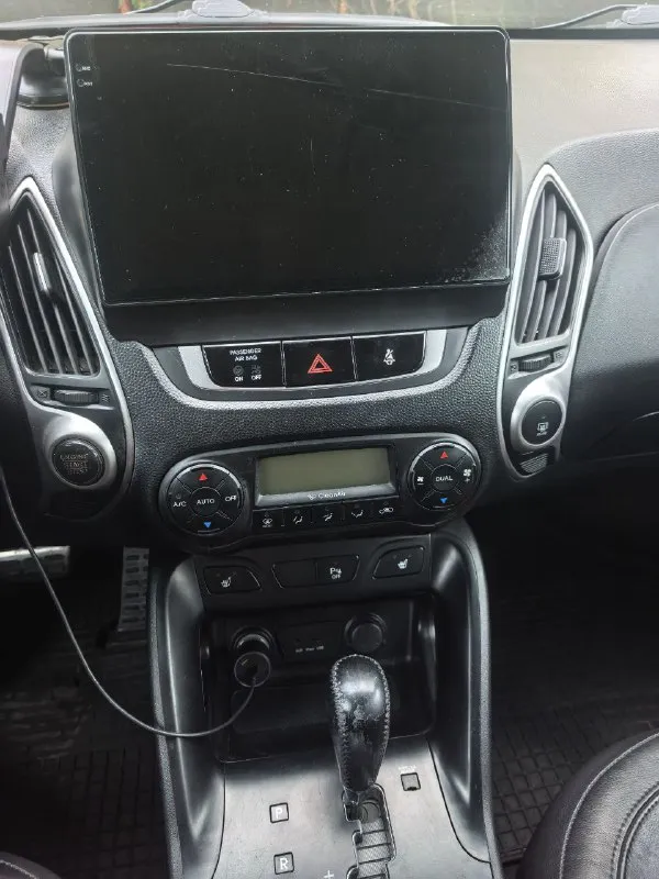 🎁 продам hyundai ix35 (💯родной пробег 205 тыс. ) 2,0 автомат 2010г. бензин, полный привод. 🔘я 2 собственник (любые проверки на сто за ваш счёт) ✅автомат в идеальном состояние ( переключается без пинков и задиров) ✅двигатель и ходовка без нареканий на твердую 5. на 180 тыс. км был сделан капитальный ремонт двигателя. за автомобилем очень следили, масло менялось каждые 7-8 тыс. км. относились бережно - девушка ездила на работу и в садик. автомобиль обслуживался на фирменном сто. есть наряды на каждое то. предмаксимальная комплектация магнитола 360° 🔘причина продажи покупка нового автомобиля. 🔘отдам комплект зимней резины bridgestone. 🌆 донецк, ленинский р-н 1 млн. 400 тыс. ₽ (торг хорошим людям) ☎ +79493087133 📲 tg: @veruvdiamond 📞 звоните: +7(949)3087133 - фотография - 5