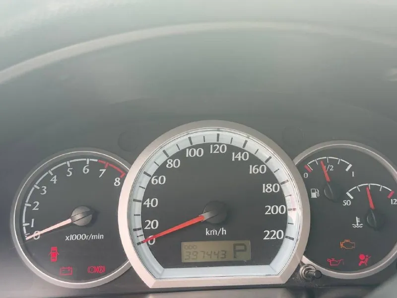 Продам chevrolet lacetti 2007 года выпуска, двигатель 1.6 газ/бенз с сочетании с автоматической коробкой передач. автомобиль в хорошем техническом состоянии, полностью обслуживание, коробка работает нормально, двигатель не дымит не стучит, работает тихо и ровно, ходовая без нареканий. по кузову есть мелкие нюансы что видно на фото. пробег родной, не скручен!!! на все детальные вопросы отвечу по телефону. документы в порядке, газ вписан. звоните : +79493222099. цена 530т. рублей, реальному покупателю хороший торг у капота. - фотография - 7