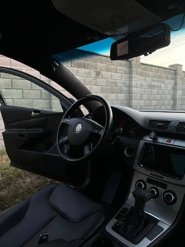 Продам volkswagen passat b6 wolfsburg edition 2007 года
С пробегом 268300(растет)
Покупалась с пробегом 252803
Личный автомобиль!
До меня парень владел 7 лет
Стоит на мне на учёте с апреля 2024 года(1 по рф)
Продажа  с полным переоформлением могу присутствовать в мрэо
Очень комфортная  машина
Ни разу!!! Не подвела в дороге
( Хочу двигаться дальше и пробывать разные авто)
О машине:
Машина не дымит, не троит и не пинается
Машина для кузова b6 отличном состоянии
Нету рыжиков ни гнили от слова соовсем
(Дно, за подкрылками, арки, пороги все в шикарном состоянии для ее лет)
Мотор bpy 2.0 tfsi 200 л. С
Стоит прошивка stage 1 ( по факту 240л. С)
Замена масла каждые 5000тыс. Км
Коробка -  надежнейший автомат aisin
Стоит android  магнитола mekede 400s.
Музыка играет шикарно
На машине обута хорошая летняя резина
Новому владельцу отдам зимнюю резину в подарок
По машине работает каждая кнопка!
Машина находится г. Макеевка червоногвардейский район
+79493530906 Данил
Цена 820 тыс. Рублей +торг - фотография - 6