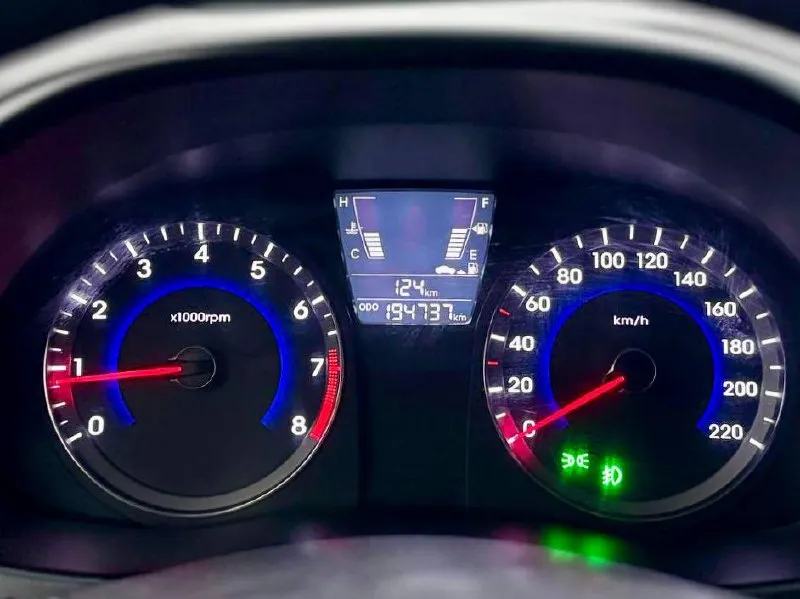 🚘 hyundai solaris 💰цена: 700 000р. 🏢город: мариуполь 📅год выпуска: 2011 🧾пробег: 194 750 км. ⚙️двигатель: 1.6 ⛽топливо: бензин/газ ⚙️кпп: механика 📞 телефон: +7-989-263-55-56 +7-949-727-41-51 +7-949-551-91-52 💾 описание: - фотография - 8