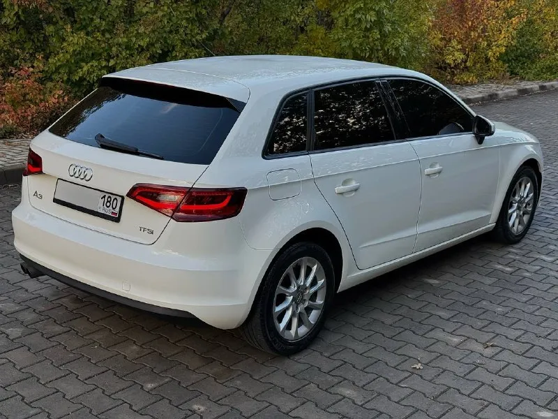 Продам audi a3 sportback, компактный городской 5-ти дверный хетчбэк, в отличном состоянии❕ автомобиль 2014 года выпуска, с пробегом 142.700 километров, 2 хозяина, без дтп. я хозяин по документам, последнее владение около 8-ми лет☑️ ▫двигатель cmba, самый надежный бензиновый 1.4 tfsi, мощностью 122 л. с. полностью обслужен, ремень грм заменен на 138.000 пробега, масло и фильтра заменены 1000 км назад, не дымит, работает ровно, тянет отлично. только качественное масло 5w-30 efficiency a-line sn, замена каждые 5000 км, масло не расходует от слова совсем. ◽автоматическая коробка передач 7-ми ступенчатая s-tronic, также полностью обслужена на 142.000 км, заменен комплект сцепления luk, маховик так же luk. переключает отлично, ближайшие 50-70 тыс. км про акпп можно забыть. все комплектующие на гарантии, все заказ наряды, фото проделанных работ предоставлю. ◻кузов авто сохранился отлично, без дтп, все стекла ро. .. з наряды. сейчас абсолютно без посторонних звуков, дорогу держит идеально, никуда не ведет, рулится отлично. 🏳️авто в хорошей комплектации: start-stop, электроручник, заводская мультимедия с выдвижным экраном, 2-х зонный климат-контроль, полный электропакет, центральный подлокотник, омыватели и регулировки фар, кожаная отделка руля, подогрев и электрорегулировка зеркал, bi-ксеноновые линзы, бортовой компьютер, мультируль. esp, abs, 6 подушек безопасности и т. д. салон сохранился можно сказать идеально, не затерта ни одна кнопочка, не порват, не просижен. оригинальные заводские r16 диски, на свежей летней резине michelin, продажа со вторым зимним комплектом резины! новый аккумулятор varta 74ah на гарантии. тонированно вкруг дорогой пленкой, при постановке на учет легко уберется с передней полусферы. сейчас авто абсолютно без вложений! 📄авто оформленно на меня, уже на 180 учете. полное переоформление в мрэо, буду присутсвовать до получения вами номеров и документов. 💲1.370.000 рублей, аргументированный торг приветствуется. 📞+79499847472 - фотография - 4