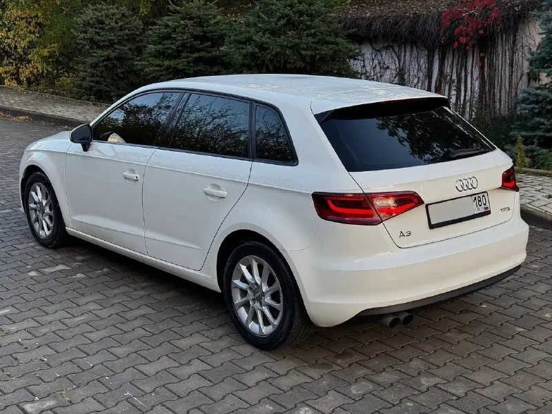 Продам audi a3 sportback, компактный городской 5-ти дверный хетчбэк, в отличном состоянии❕ автомобиль 2014 года выпуска, с пробегом 142.700 километров, 2 хозяина, без дтп. я хозяин по документам, последнее владение около 8-ми лет☑️ ▫двигатель cmba, самый надежный бензиновый 1.4 tfsi, мощностью 122 л. с. полностью обслужен, ремень грм заменен на 138.000 пробега, масло и фильтра заменены 1000 км назад, не дымит, работает ровно, тянет отлично. только качественное масло 5w-30 efficiency a-line sn, замена каждые 5000 км, масло не расходует от слова совсем. ◽автоматическая коробка передач 7-ми ступенчатая s-tronic, также полностью обслужена на 142.000 км, заменен комплект сцепления luk, маховик так же luk. переключает отлично, ближайшие 50-70 тыс. км про акпп можно забыть. все комплектующие на гарантии, все заказ наряды, фото проделанных работ предоставлю. ◻кузов авто сохранился отлично, без дтп, все стекла ро. .. з наряды. сейчас абсолютно без посторонних звуков, дорогу держит идеально, никуда не ведет, рулится отлично. 🏳️авто в хорошей комплектации: start-stop, электроручник, заводская мультимедия с выдвижным экраном, 2-х зонный климат-контроль, полный электропакет, центральный подлокотник, омыватели и регулировки фар, кожаная отделка руля, подогрев и электрорегулировка зеркал, bi-ксеноновые линзы, бортовой компьютер, мультируль. esp, abs, 6 подушек безопасности и т. д. салон сохранился можно сказать идеально, не затерта ни одна кнопочка, не порват, не просижен. оригинальные заводские r16 диски, на свежей летней резине michelin, продажа со вторым зимним комплектом резины! новый аккумулятор varta 74ah на гарантии. тонированно вкруг дорогой пленкой, при постановке на учет легко уберется с передней полусферы. сейчас авто абсолютно без вложений! 📄авто оформленно на меня, уже на 180 учете. полное переоформление в мрэо, буду присутсвовать до получения вами номеров и документов. 💲1.370.000 рублей, аргументированный торг приветствуется. 📞+79499847472 - фотография - 6