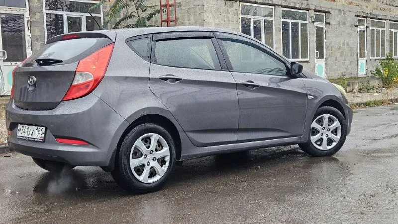Hyundai solaris 2014 года выпуска, двигатель 1,4 бензин, пробег 333 тыс км, акпп. автомобиль в хорошем техническом состоянии, кондиционер, стеклоподьемники, эл. зеркала, подогрев сидений, есть моменты по лкп (не гнилой). учёт рф 180 регион. продажа по дкп с переоформлением. осмотр г. макеевка. цена 555 000 ₽. +79495217300 - фотография - 2
