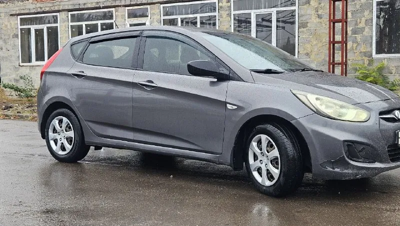Hyundai solaris 2014 года выпуска, двигатель 1,4 бензин, пробег 333 тыс км, акпп. автомобиль в хорошем техническом состоянии, кондиционер, стеклоподьемники, эл. зеркала, подогрев сидений, есть моменты по лкп (не гнилой). учёт рф 180 регион. продажа по дкп с переоформлением. осмотр г. макеевка. цена 555 000 ₽. +79495217300 - фотография - 6